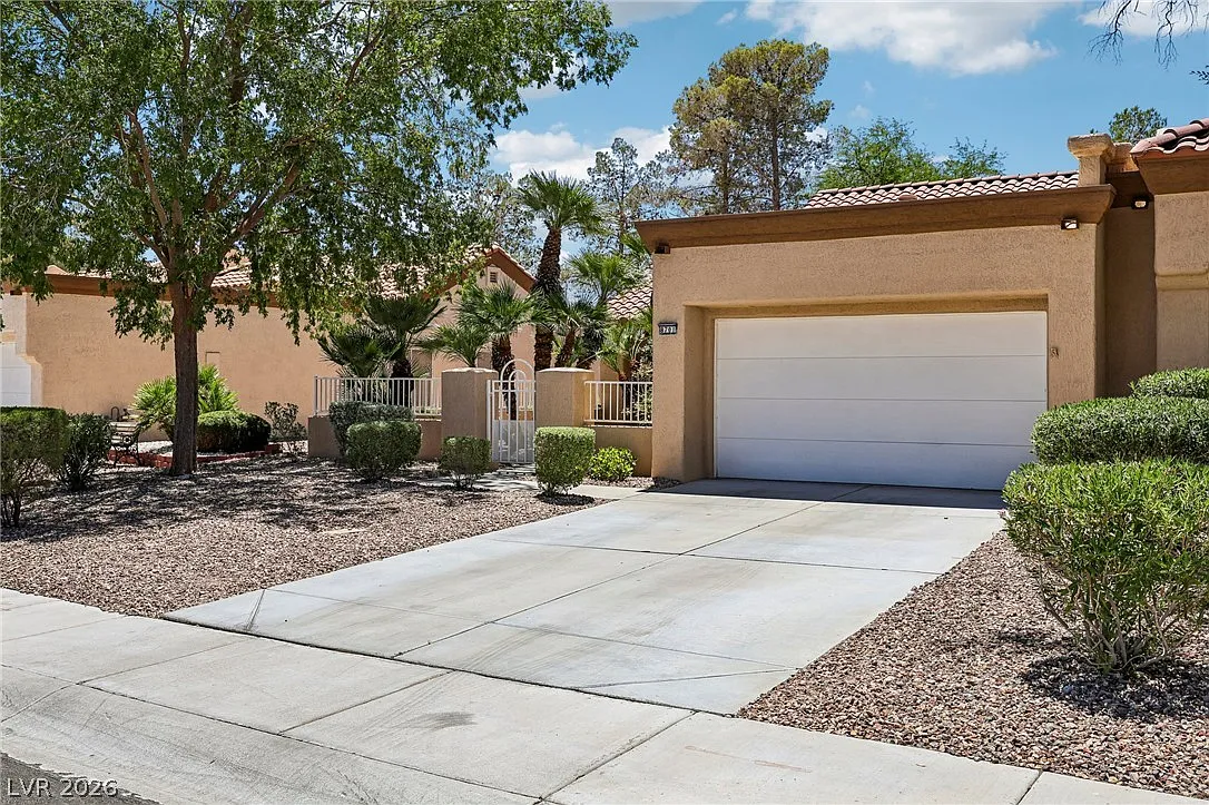 2 bed, 1.0 bath, 1062 sqft, $1,800 — Photo 3
