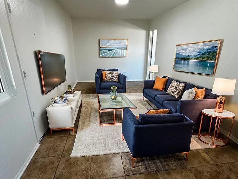 1521 E Canfield Ln #17 — Photo 2