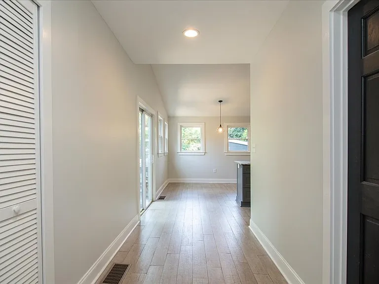 1755 Lyle Ave — Photo 15