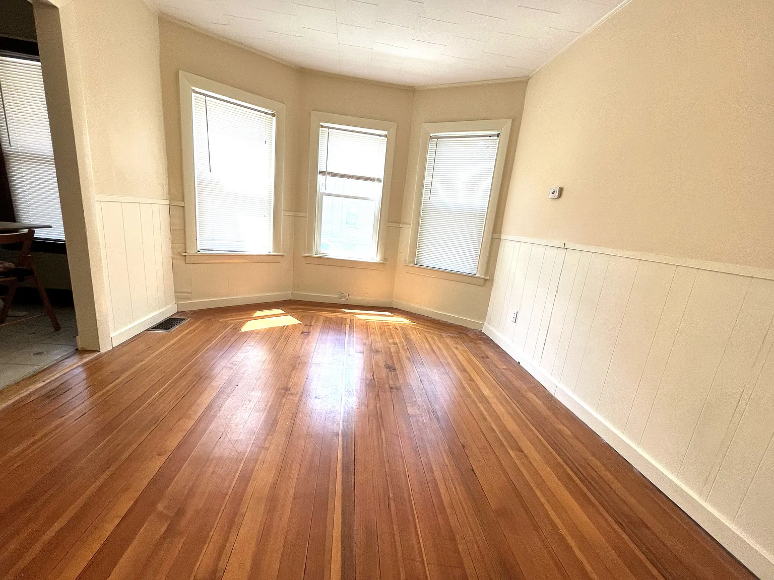 3 bed, 1000 sqft, $2,800 — Photo 3