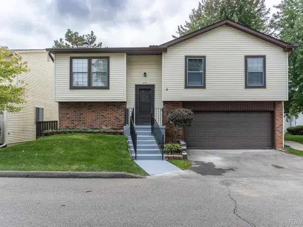 2830 Roundtree Dr, Troy, MI 48083