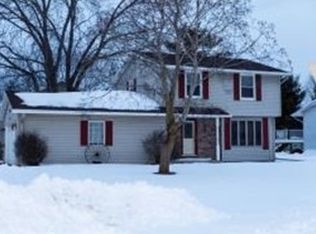 232 Lakeview Ave, Hortonville, WI 54944
