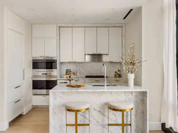 430 East 58th Street image 2 of 17