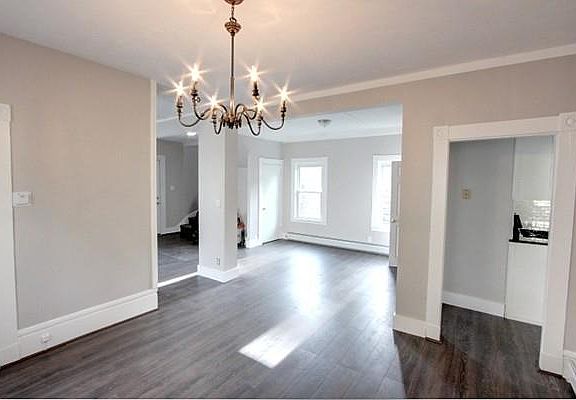 3rd image of 229 Hillman St