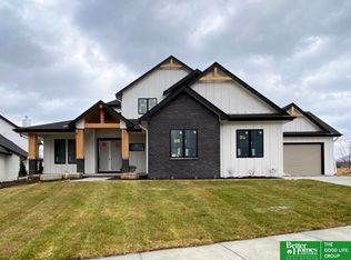 20714 Cedar Cir, Elkhorn, NE 68022