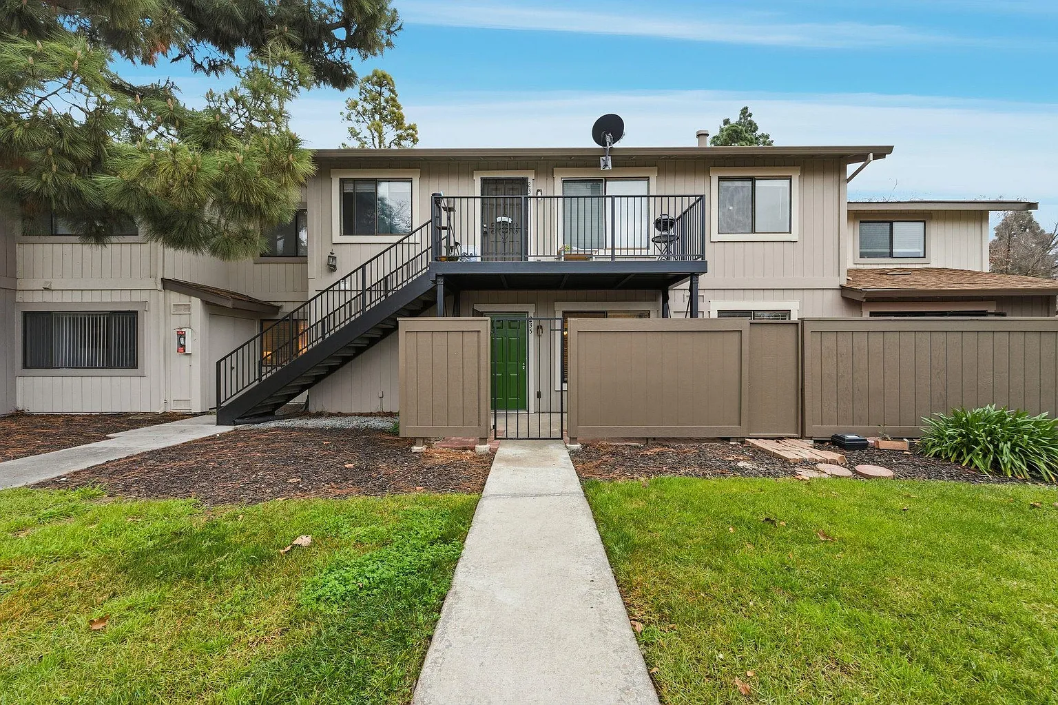 235 Famoso Plz photo 1