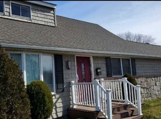 135 Great East Neck Rd, West Babylon, NY 11704