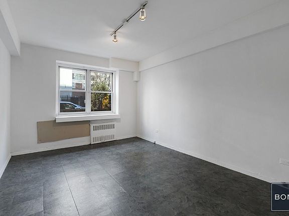 3rd image of 88 Bleecker St APT La