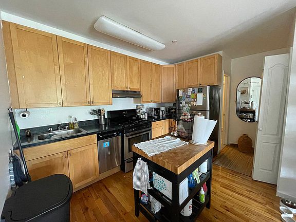 3rd image of 571 Warren St #202
