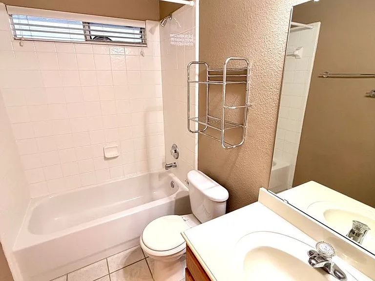 1413 Lacewing Dr — Photo 7