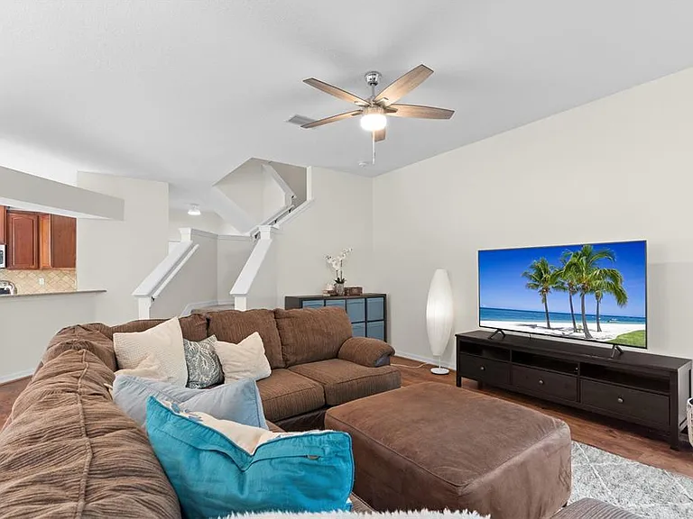 6714 Breezy Palm Dr — Photo 13