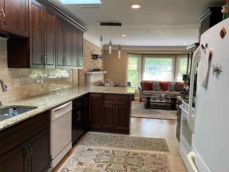 4412 Berkshire Rd — Photo 8