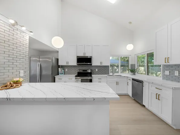 1910 Brushy Creek Dr, Sugar Land, TX 77478
