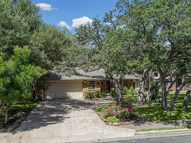 8417 Cornerwood Dr — Photo 3