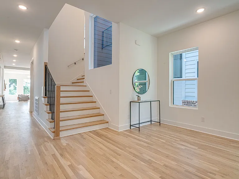 303 Riverside Dr #B — Photo 7