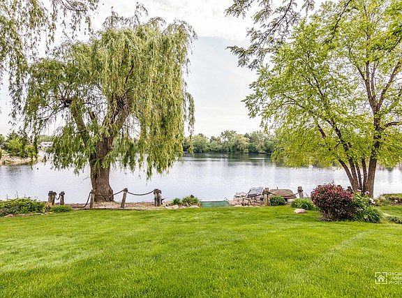 2nd image of 709 Oakwood Dr