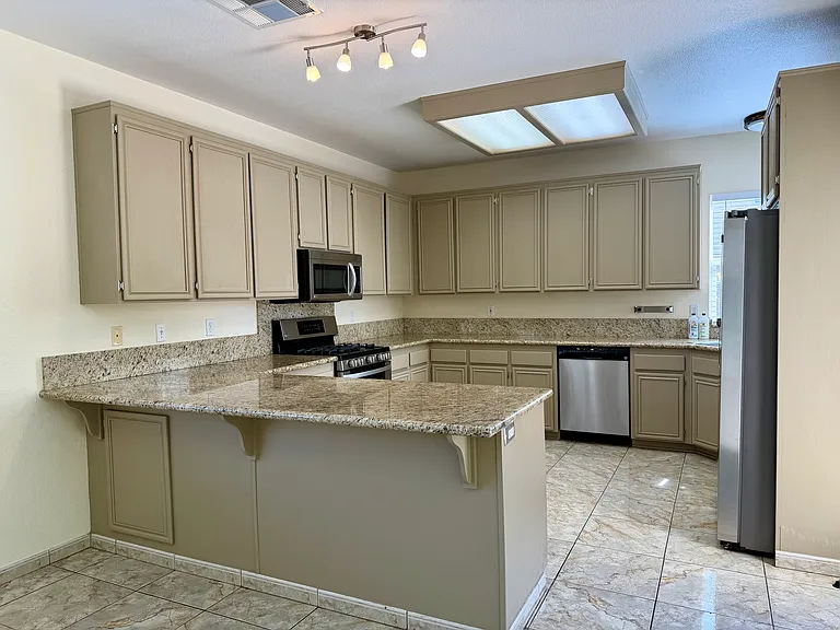 1561 Rebecca Ln — Photo 16