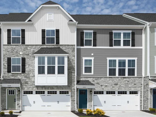 9165 Waterfall Dr, Olmsted Falls, OH 44138