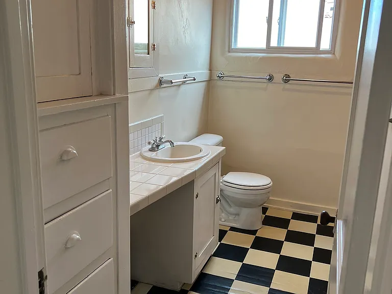 521 Granite Ave NW — Photo 16
