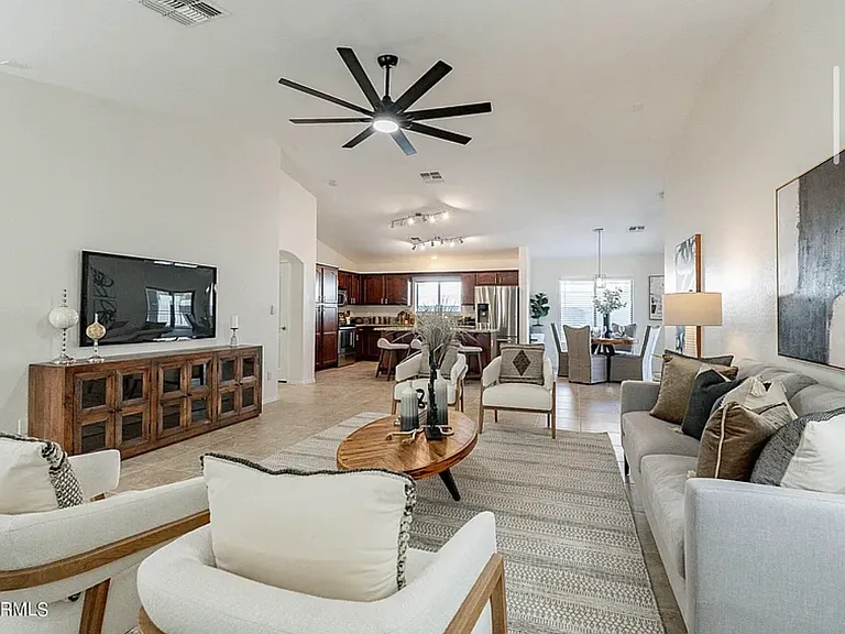 38645 N Lamar Dr — Photo 2