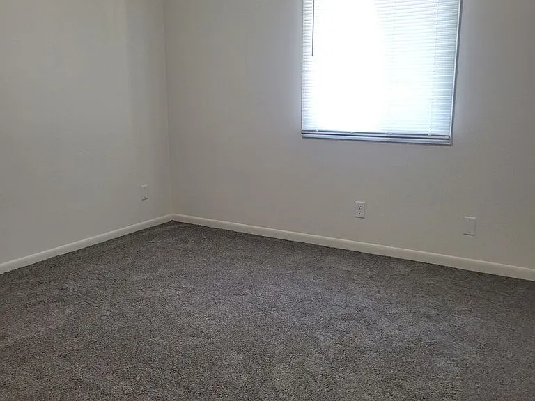 4874 Robin Dr — Photo 3