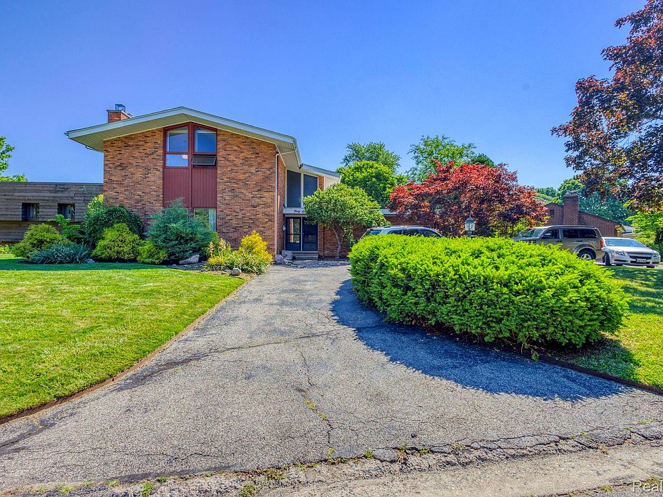 1st image of 46 W Breitmeyer Pl