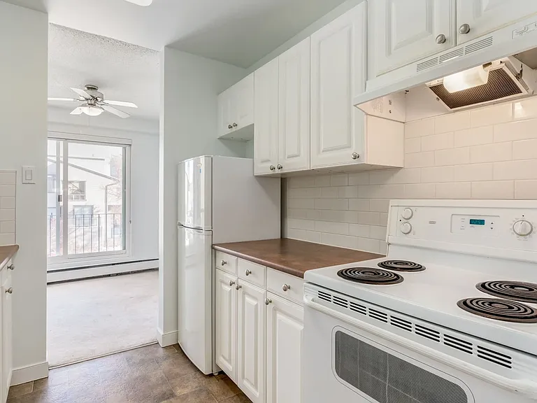 1015 Cameron Ave SW — Photo 1