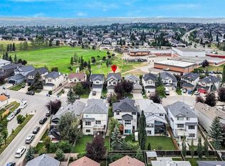 161 E Panamount Close NW, Calgary, AB T3K 0P7