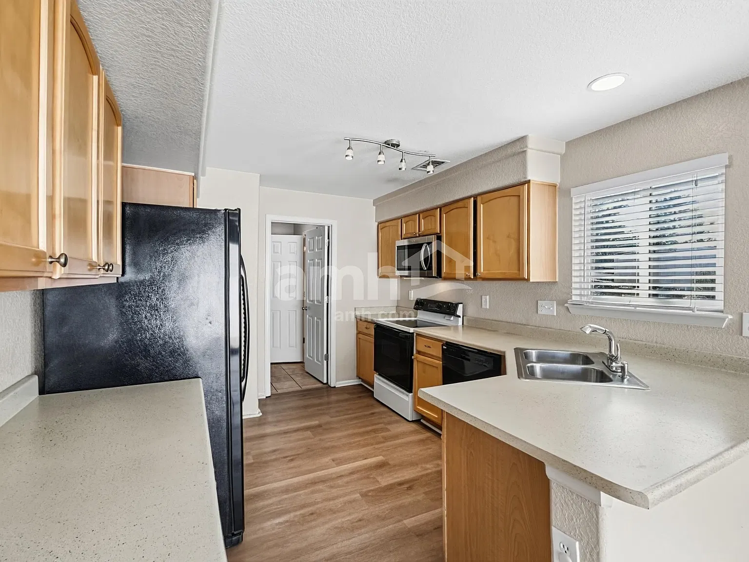 3 bed, 2.5 bath, 1845 sqft, $2,915 — Photo 3
