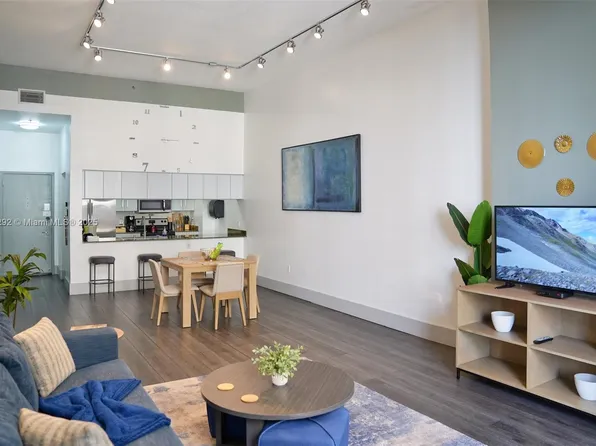 1200 Brickell Bay Dr APT 1406, Miami, FL 33131