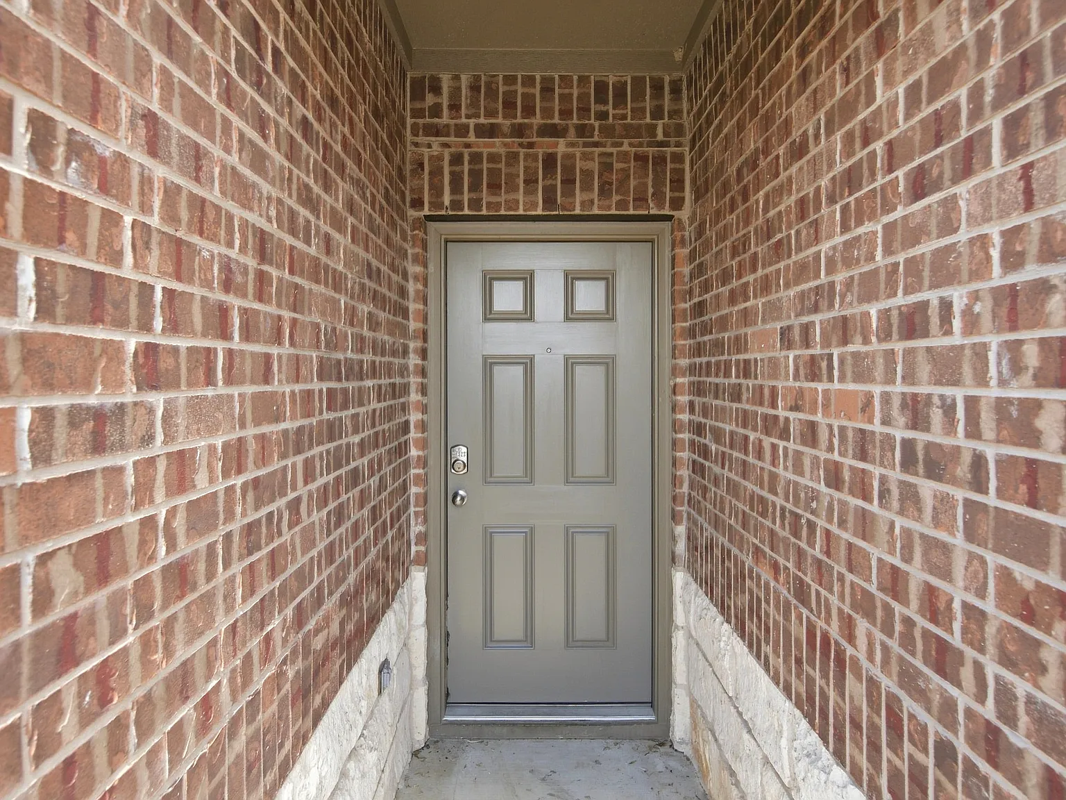 3 bed, 1512 sqft, $1,995 — Photo 2