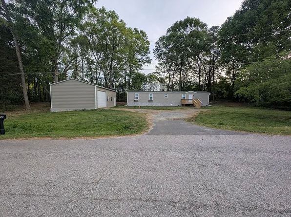 1220 Woodridge Dr, Clover, SC 29710