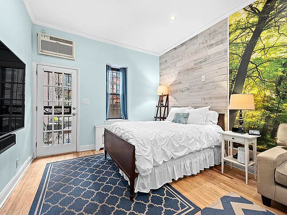 3rd image of 203 E 89th St APT 1C