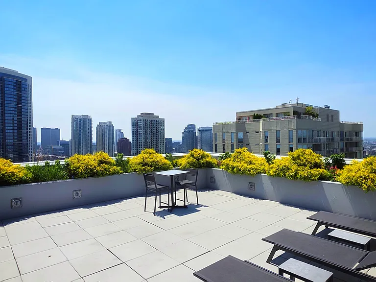 435 W Erie St #1002 — Photo 21