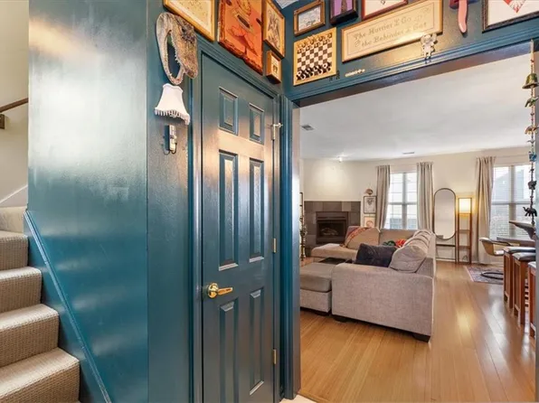 906 W 42nd St, Kansas City, MO 64111