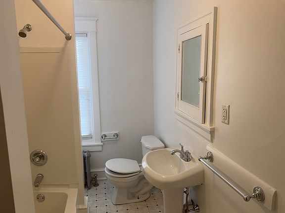 4th image of 718 Reading Ave #255727844