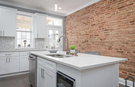 4th image of 2213 E Biddle St