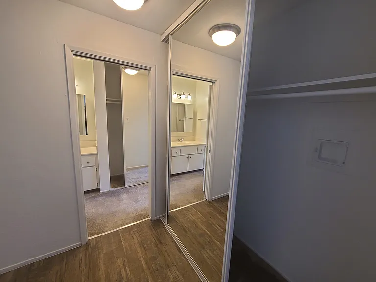 Tropic Sands Apartments — Photo 18