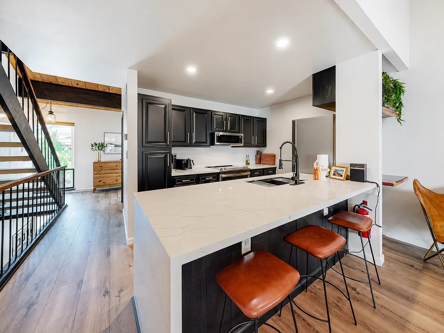 4 bed, 1422 sqft, $3,950 — Photo 4