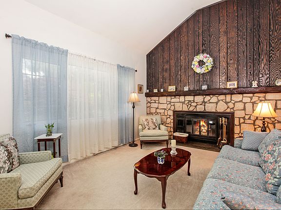 4th image of 2783 Walker Dr