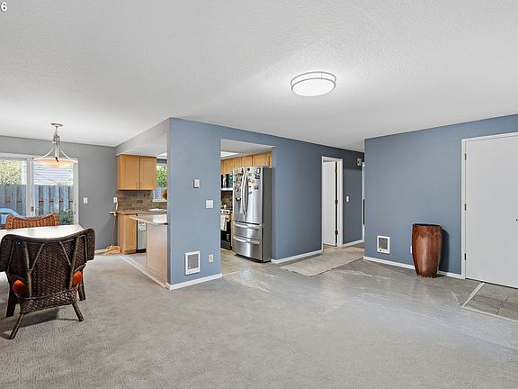 4th image of 10618 SW 49th Ave