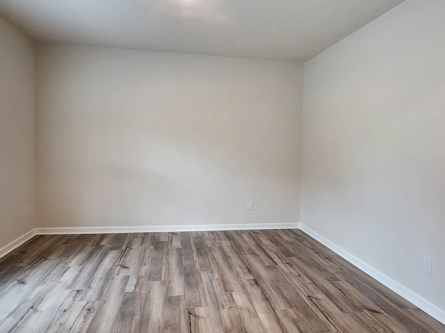 5 bed, 2674 sqft, $2,750 — Photo 4