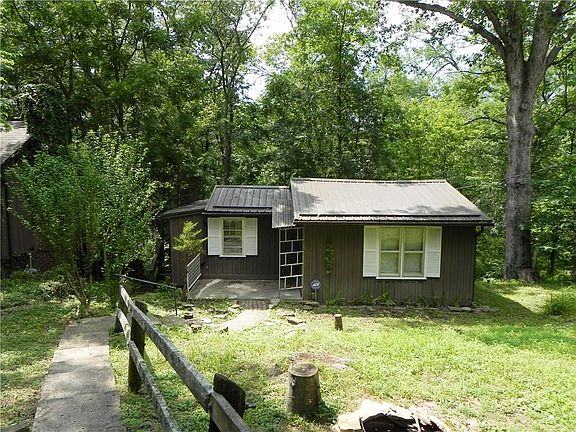 2nd image of 462 N Jefferson St