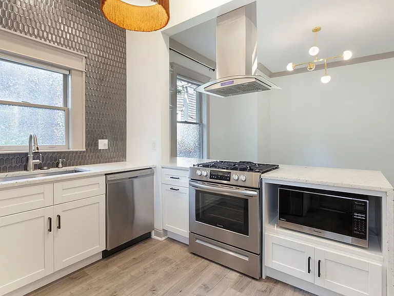 720 Penn Ave NE #6 — Photo 1