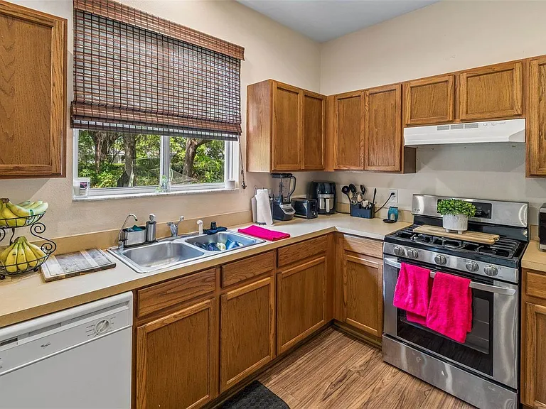 2401 Silvermoss Dr — Photo 18
