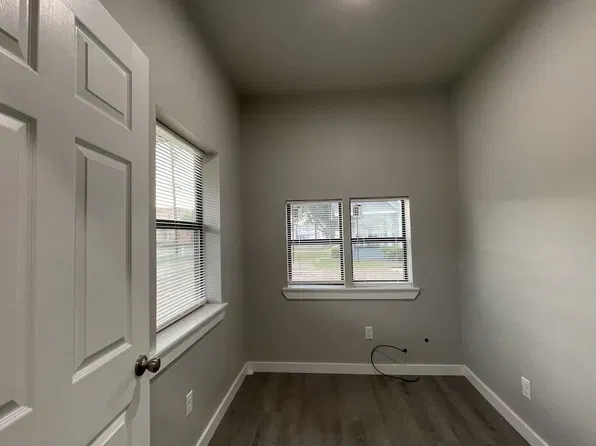 409 E Corsicana St #B-1, Athens, TX 75751