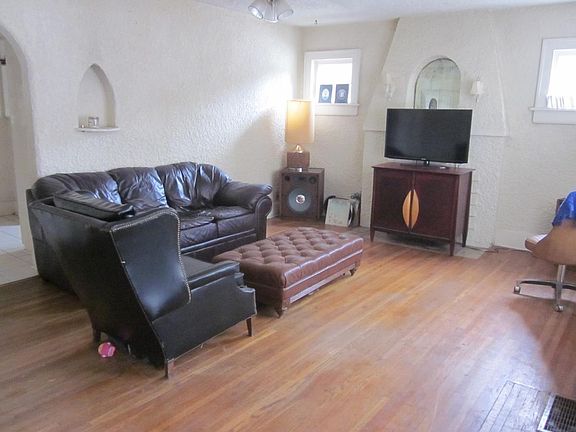 LIVING ROOM VIEW 2