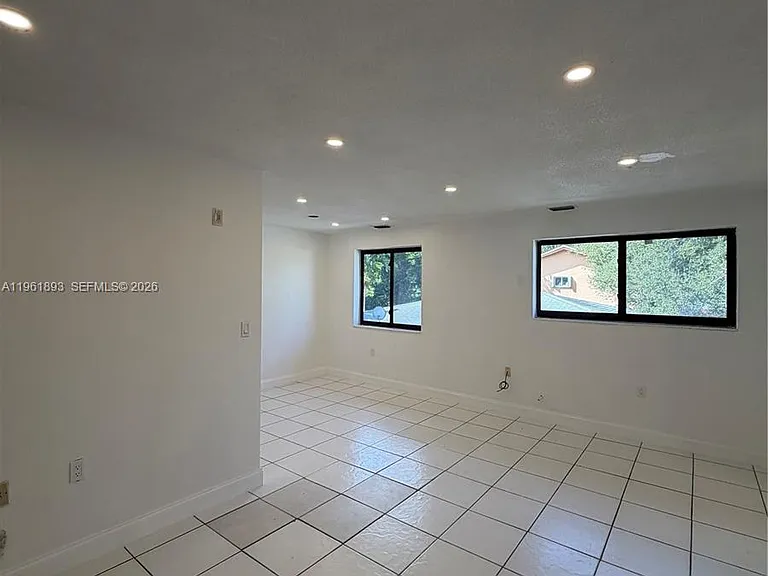 17150 NE 23rd Ave #10 — Photo 4
