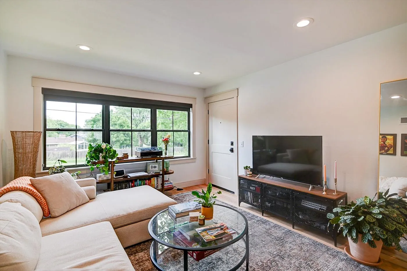 2 bed, 950 sqft, $1,895 — Photo 4