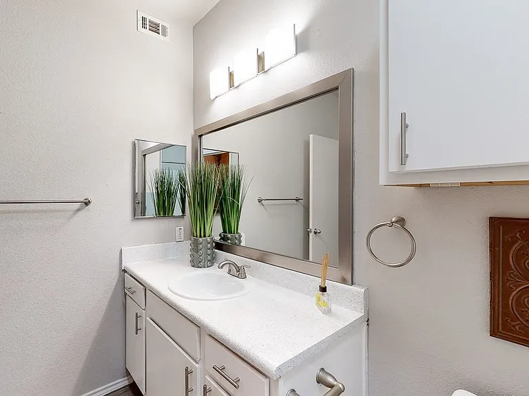 Sereno Park Apartments — Photo 73